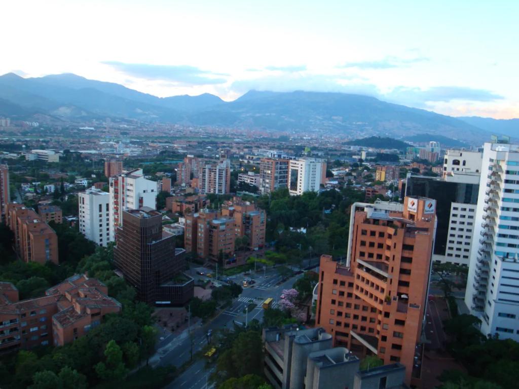 eSIM Medellin - Compra datos de viaje prepago para Medellin, Colombia