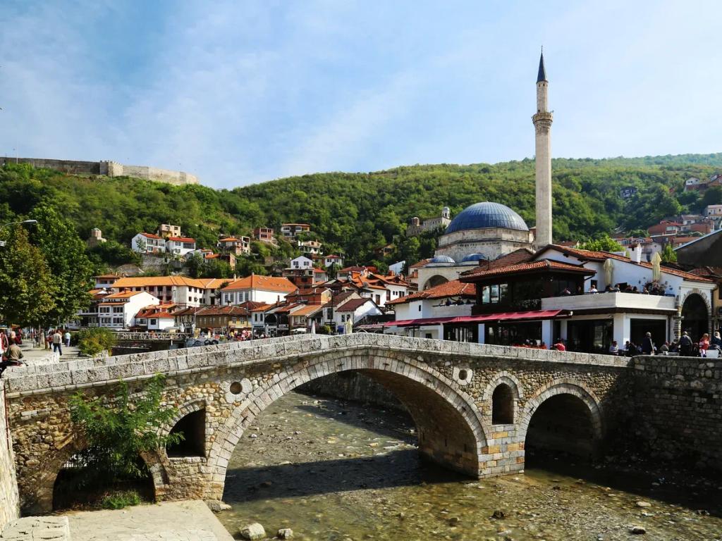 Destino de viaje Kosovo - Compra eSIM Kosovo para internet móvil
