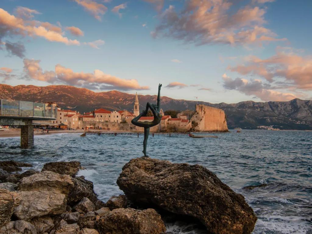 Destino de viaje Montenegro - Compra eSIM Montenegro para internet móvil