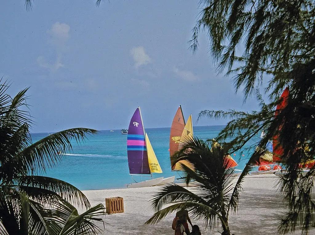 Destino de viaje Islas Caimán - Compra eSIM Islas Caimán para internet móvil