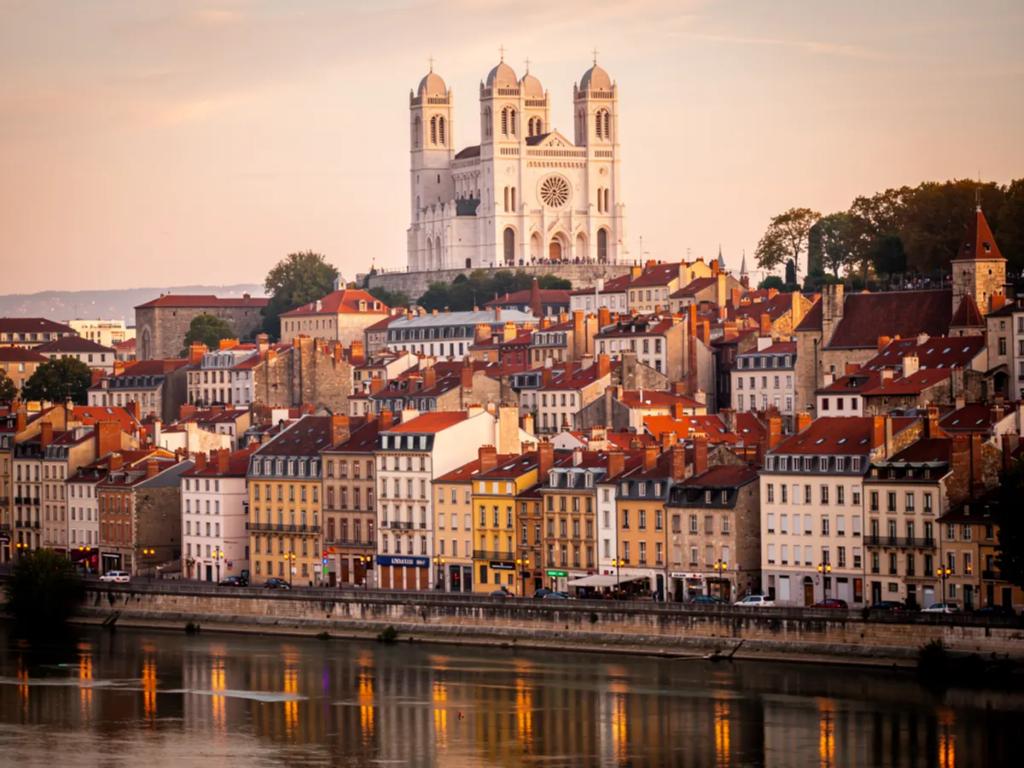 eSIM Lyon - Compra datos de viaje prepago para Lyon, Francia