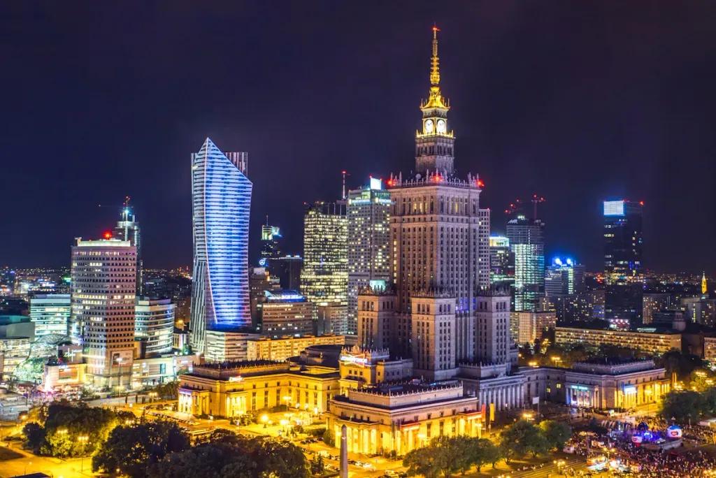 Destino de viaje Polonia - Compra eSIM Polonia para internet móvil
